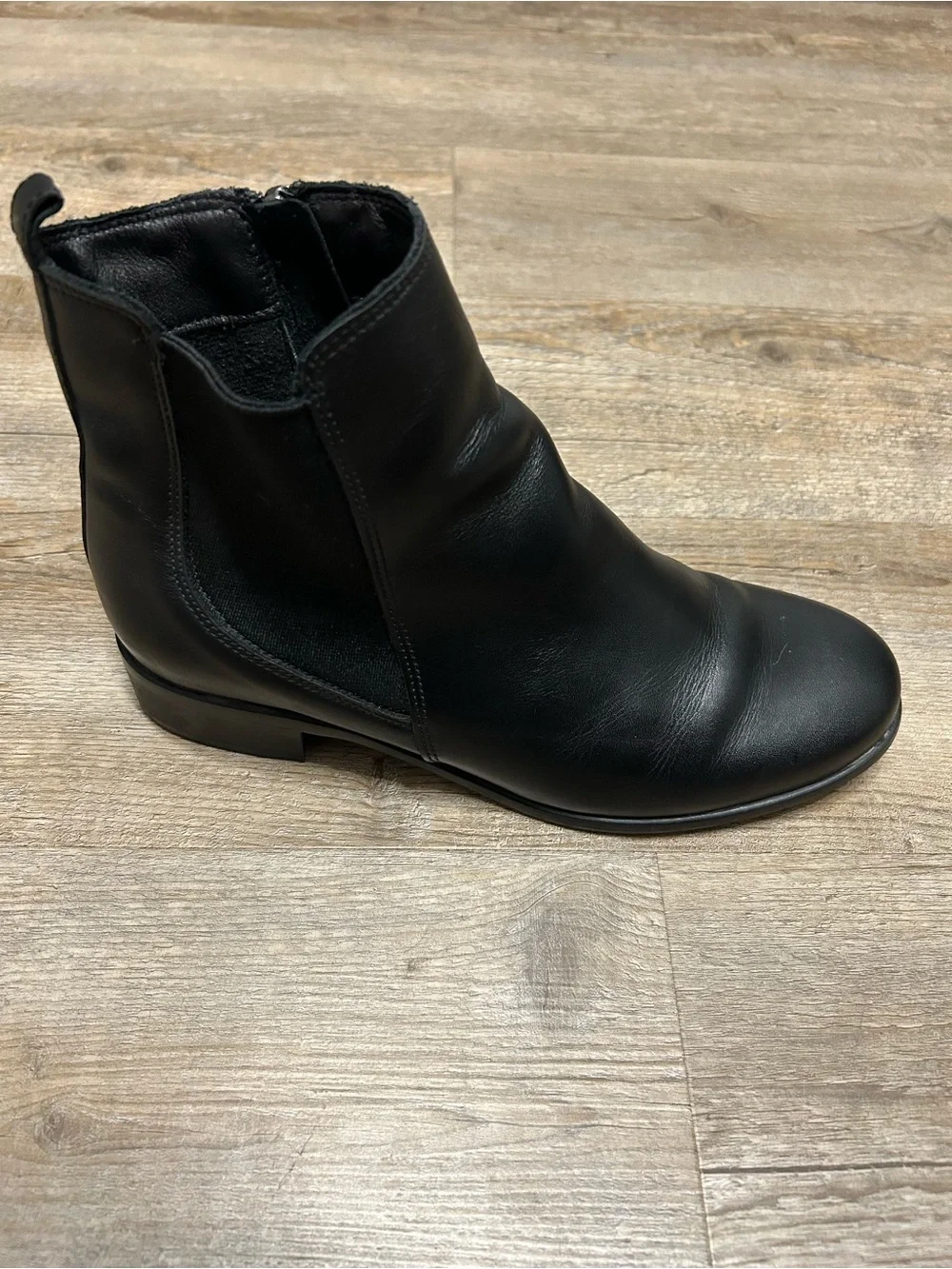 La CANADIENNE Women’s Size 8 Black Leather Chelsea Ankle Boots Pull On